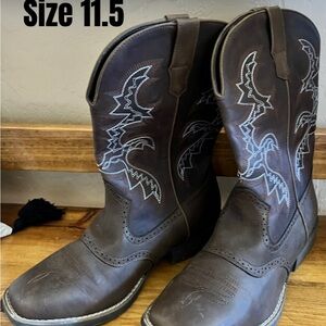 Brown Western Boots with Classic Design